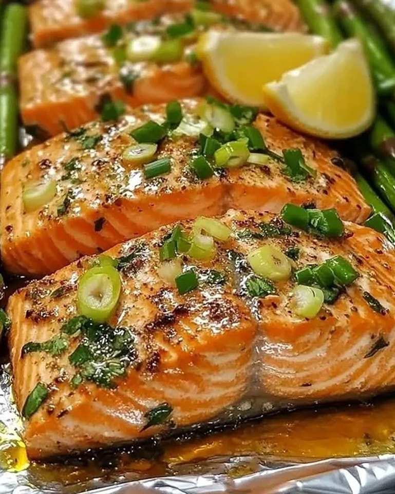 Easy Baked Salmon in Foil with Asparagus – Ready in 30 Minutes